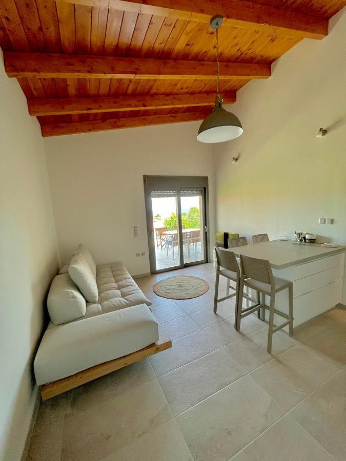 Gargarou Residences Kómboi Dış mekan fotoğraf