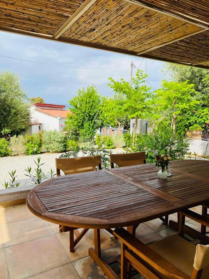Gargarou Residences Kómboi Dış mekan fotoğraf